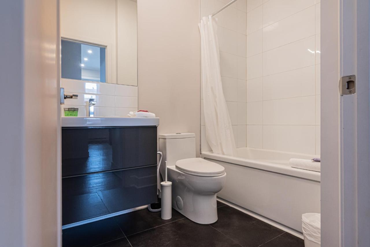 2 Bedroom Luxury In The Mile End By Den Stays Montréal Kültér fotó
